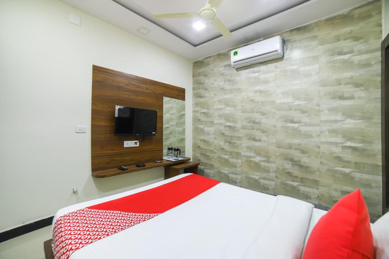 โอโย 67345 โฮเทล อัญชนี อินน์ Naroda ภายนอก รูปภาพ